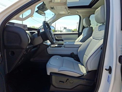 Star White Metallic Tri-Coat 2025 Ford Expedition Platinum
