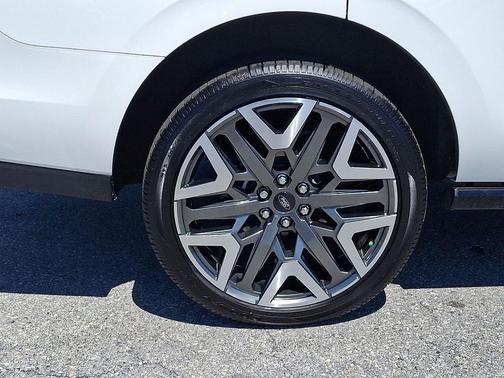 Star White Metallic Tri-Coat 2025 Ford Expedition Platinum