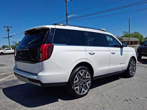 Star White Metallic Tri-Coat 2025 Ford Expedition Platinum