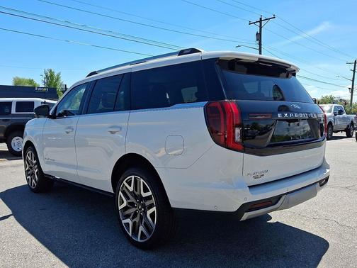 Star White Metallic Tri-Coat 2025 Ford Expedition Platinum