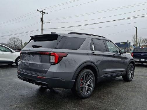 Carbonized Gray Metallic 2026 Ford Explorer ST-Line