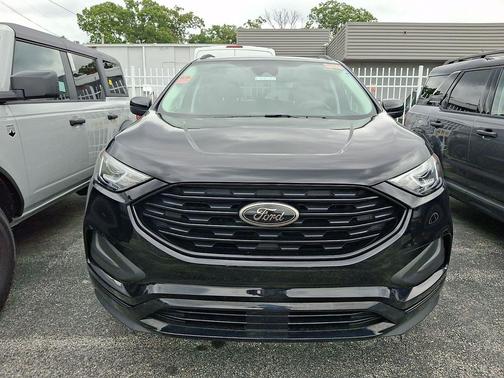 Agate Black Metallic 2022 Ford Edge SE