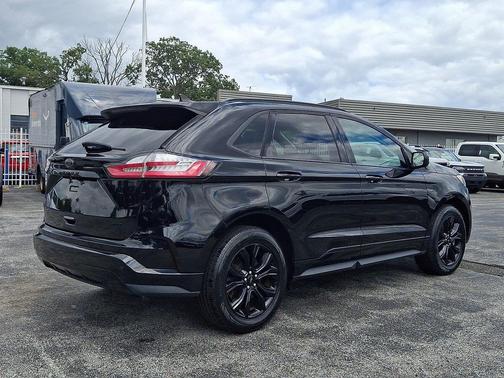 Agate Black Metallic 2022 Ford Edge SE