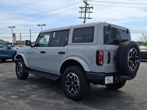 Avalanche Gray 2026 Ford Bronco Outer Banks
