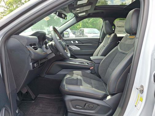 Space White Metallic 2026 Ford Explorer Tremor