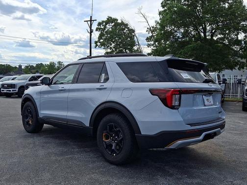 Space White Metallic 2026 Ford Explorer Tremor