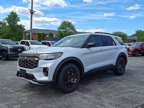 Space White Metallic 2026 Ford Explorer Tremor