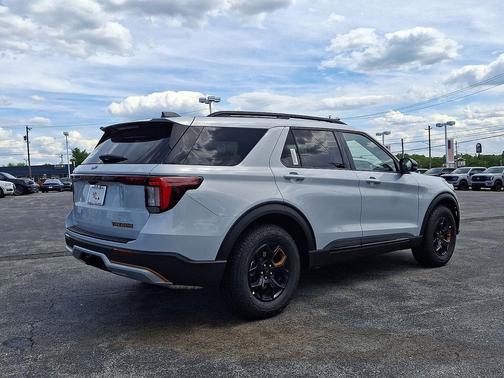 Space White Metallic 2026 Ford Explorer Tremor