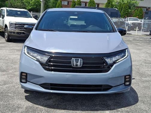 Sonic Gray Pearl 2023 Honda Odyssey Sport