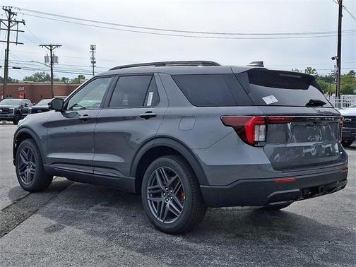 2025 Ford Explorer ST-Line