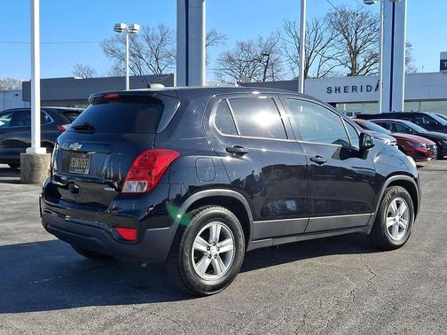Mosaic Black Metallic 2019 Chevrolet Trax LS
