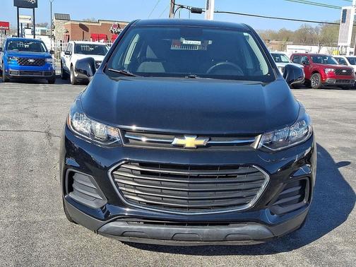 Mosaic Black Metallic 2019 Chevrolet Trax LS