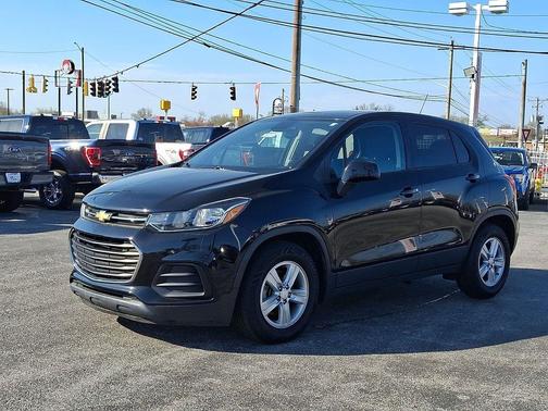 Mosaic Black Metallic 2019 Chevrolet Trax LS