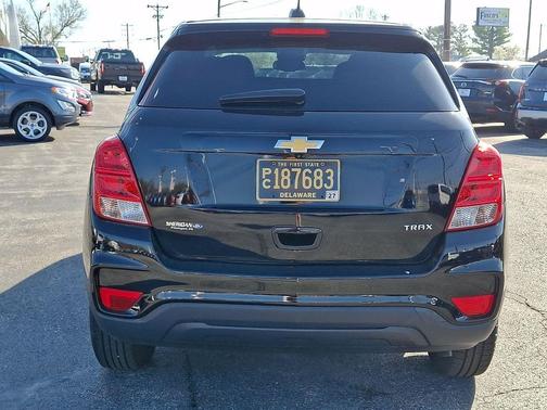 Mosaic Black Metallic 2019 Chevrolet Trax LS