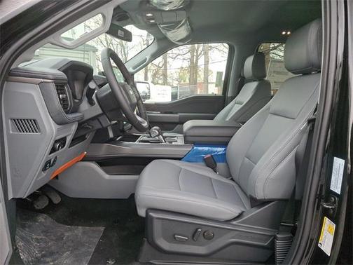 2025 Ford F-150 Lightning Pro