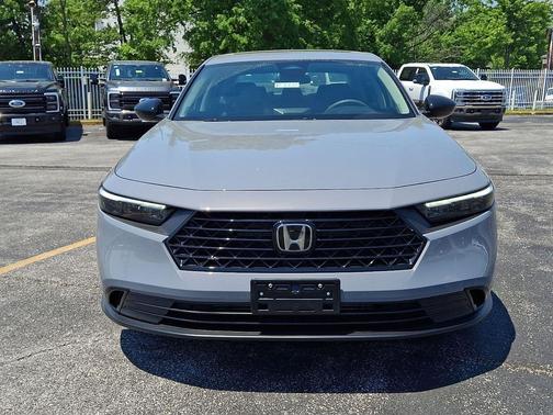 Urban Gray Pearl 2025 Honda Accord SE