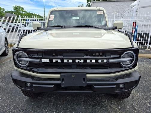 Desert Sand 2025 Ford Bronco Outer Banks