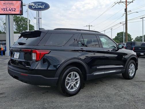 Agate Black Metallic 2025 Ford Explorer Active
