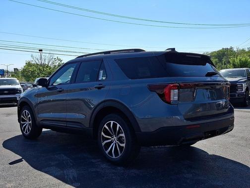 Carbonized Gray Metallic 2026 Ford Explorer ST-Line