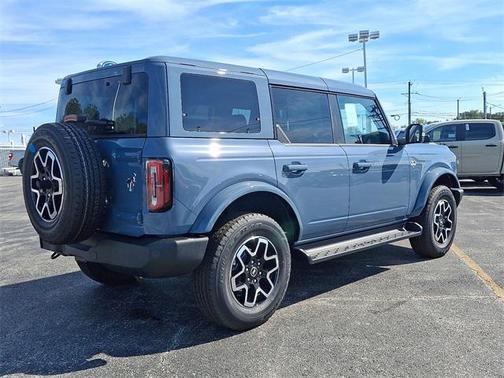 2025 Ford Bronco Outer Banks