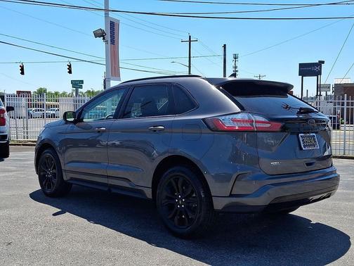 Carbonized Gray Metallic 2022 Ford Edge SE