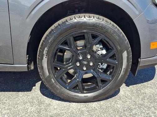 Carbonized Gray Metallic 2026 Ford Maverick Lobo Standard