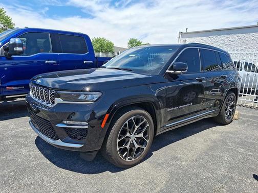 Diamond Black Crystal Pearlcoat 2025 Jeep Grand Cherokee Summit