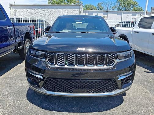 Diamond Black Crystal Pearlcoat 2025 Jeep Grand Cherokee Summit