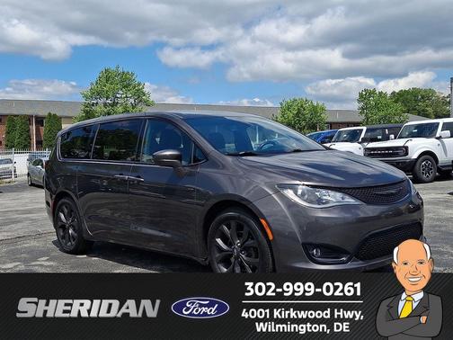 Granite Crystal Metallic Clearcoat 2020 Chrysler Pacifica Touring
