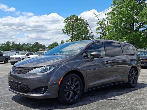 Granite Crystal Metallic Clearcoat 2020 Chrysler Pacifica Touring