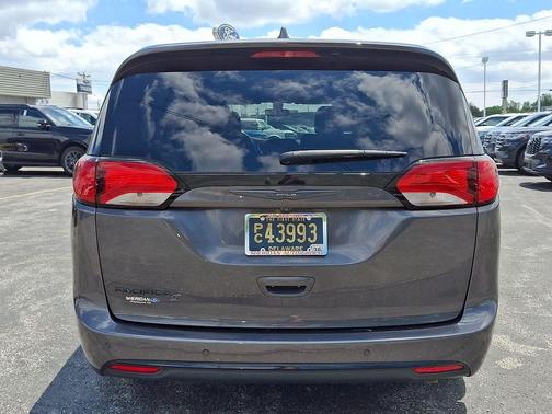 Granite Crystal Metallic Clearcoat 2020 Chrysler Pacifica Touring
