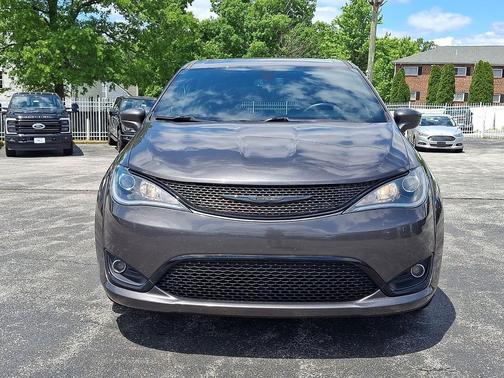 Granite Crystal Metallic Clearcoat 2020 Chrysler Pacifica Touring
