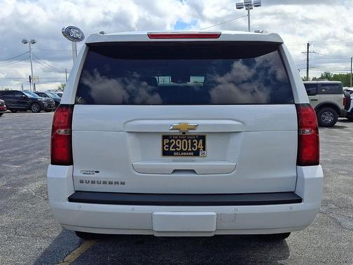 Iridescent Pearl Tricoat 2018 Chevrolet Suburban LT