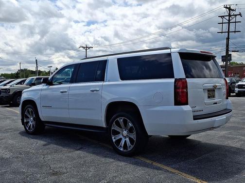 Iridescent Pearl Tricoat 2018 Chevrolet Suburban LT