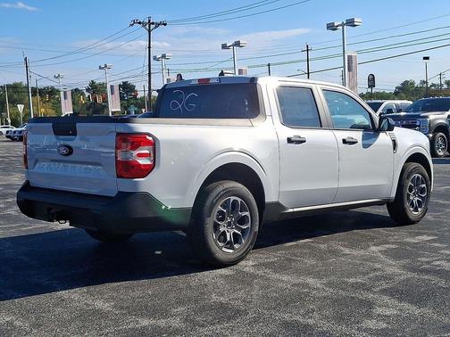 Space White Metallic 2025 Ford Maverick XLT