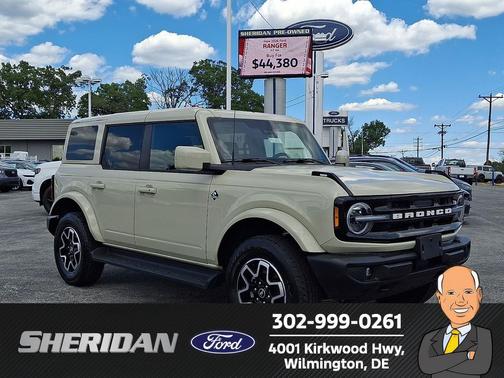Desert Sand 2025 Ford Bronco Outer Banks