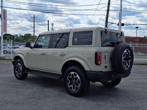 Desert Sand 2025 Ford Bronco Outer Banks