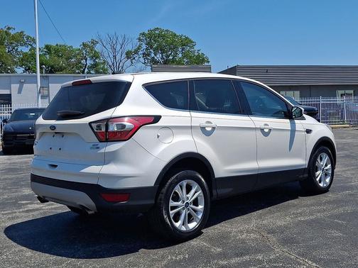 White Platinum Metallic Tri-Coat 2017 Ford Escape SE