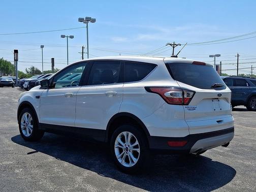 White Platinum Metallic Tri-Coat 2017 Ford Escape SE