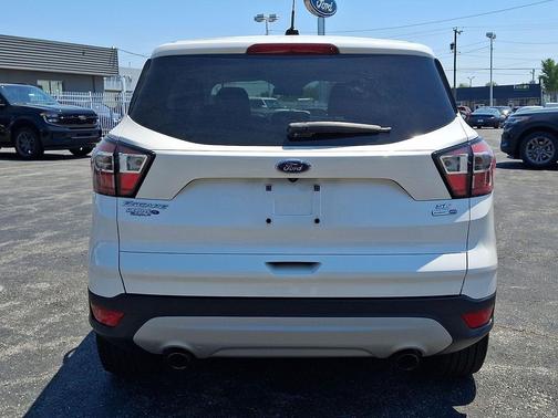 White Platinum Metallic Tri-Coat 2017 Ford Escape SE