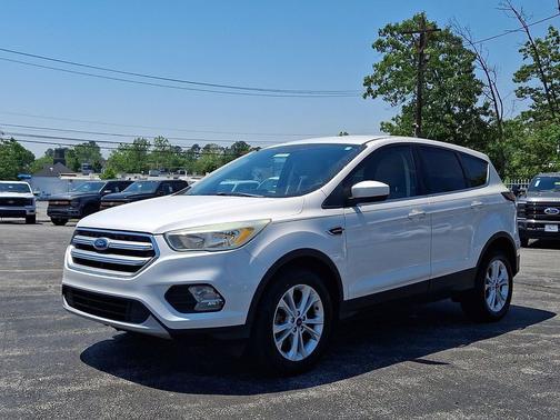 White Platinum Metallic Tri-Coat 2017 Ford Escape SE
