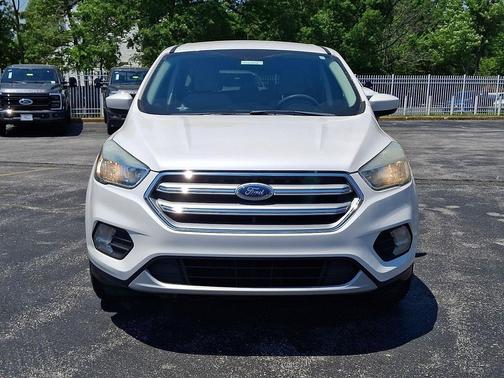 White Platinum Metallic Tri-Coat 2017 Ford Escape SE