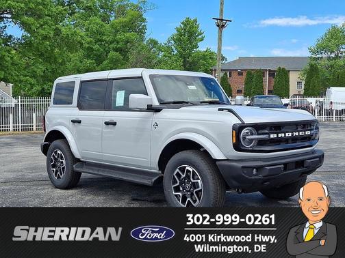 Avalanche Gray 2026 Ford Bronco Outer Banks