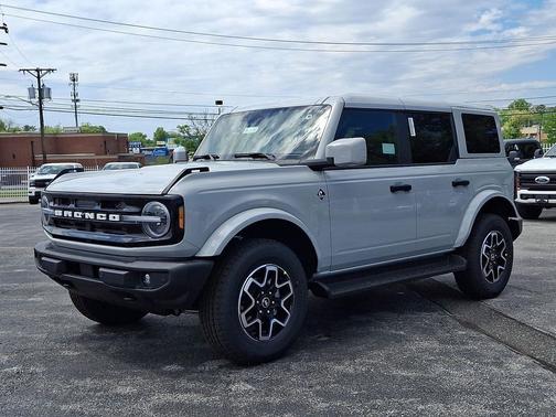 Avalanche Gray 2026 Ford Bronco Outer Banks