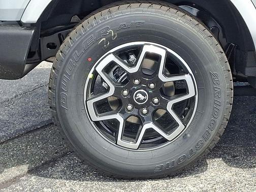 Avalanche Gray 2026 Ford Bronco Outer Banks