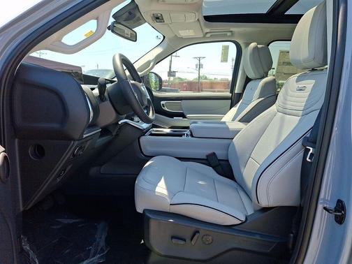 Glacier Gray Metallic Tri-Coat 2026 Ford Expedition Platinum