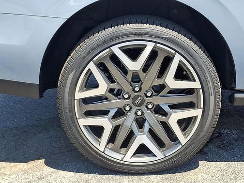 Glacier Gray Metallic Tri-Coat 2026 Ford Expedition Platinum