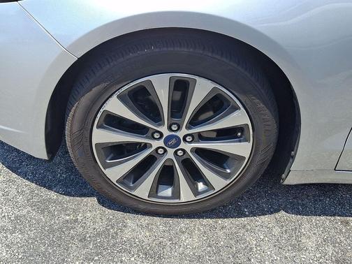 Ingot Silver Metallic 2019 Ford Fusion SE