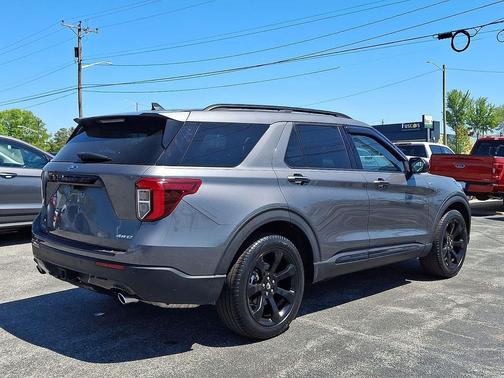 Carbonized Gray Metallic 2022 Ford Explorer ST-Line
