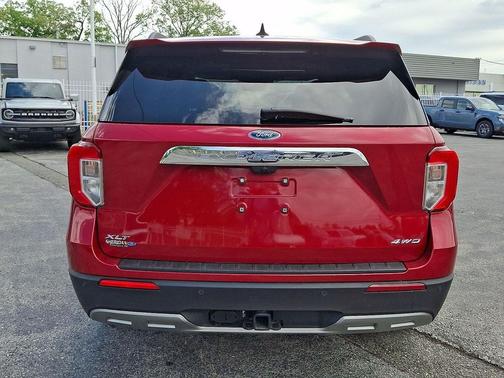 Rapid Red Metallic Tinted Clearcoat 2023 Ford Explorer XLT